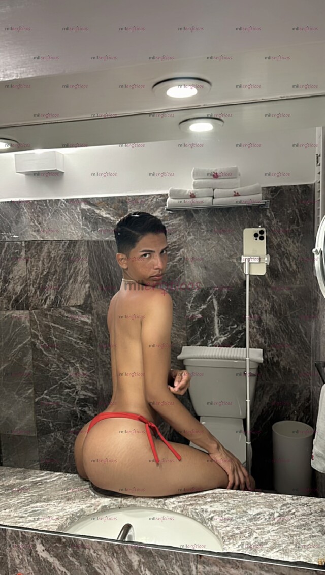 FOTOS DE CHICO DELGADO NALGÓN DISCRETO Y COMPLACIENTE 21 AÑOS Y HOY