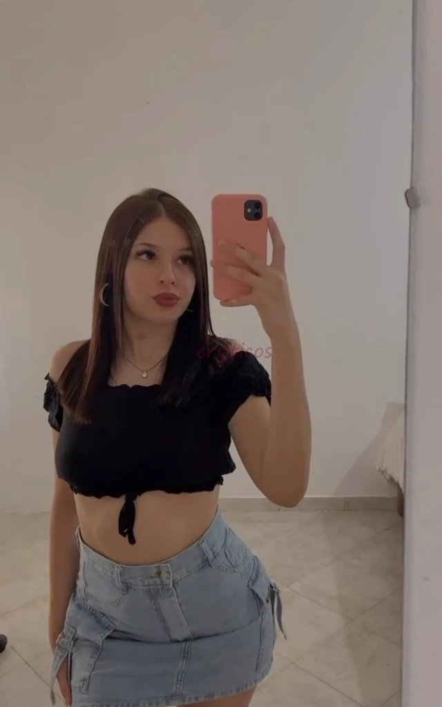 Soy una joven dispuesta a satisfacer tus deseos sexual tanto como presencial y virtual todo incluido me elizabeth 26 anitos chilena te are todas las p...