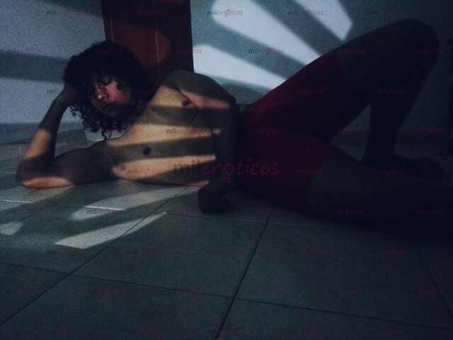 FOTOS DE MORENO DELGADO CON BUEN CUERPO DISPUESTO A COMPLACERTE CON TUS MAS LOCOS DESEOS