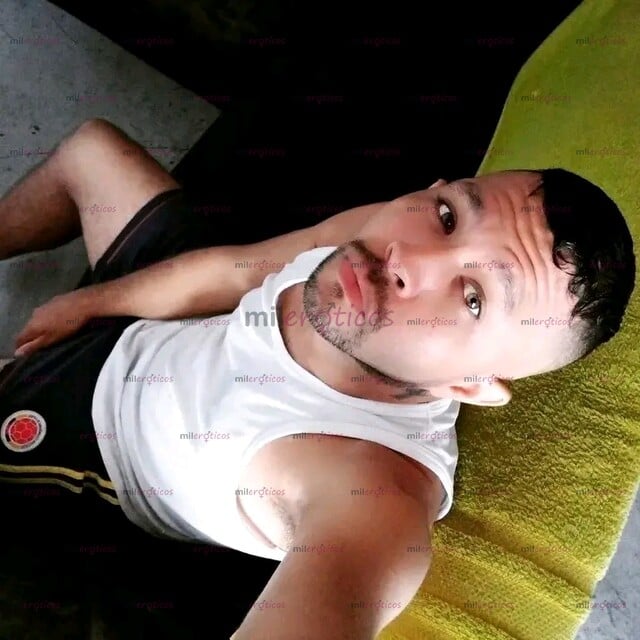 FOTOS DE ACTIVO VERGON MACHO PRELO CULOS BIEN RICO EN CUATRO DEJO LLENOS DE LECHE