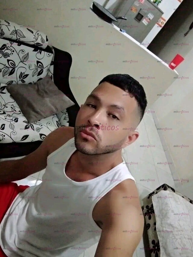 FOTOS DE ACTIVO VERGON MACHO PRELO CULOS BIEN RICO EN CUATRO DEJO LLENOS DE LECHE