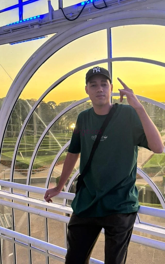 Me chamo daniel totalmente ativo com local no centro de curitibade boa e educado atencioso e sem presagentil e educadodot de 20 cm grosso gozo litrosn...