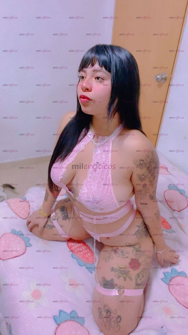 FOTOS DE SOY TOKIO, SALVADOREÑA UNIVERSITARIA ATIENDO HOMBRES Y MUJERES