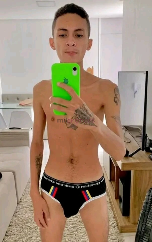 Sou versatil 20 cm discreto sem frescura nao faco sexo a 3 sem local disperso curioso chupo cuzinho e leito tambem vendo videos e faco video chamada s...