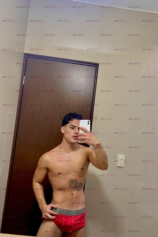 FOTOS DE HOLA MUCHO GUSTO SOY SEBASTIÁN SOY DE COLOMBIA DISPUESTO A PASARLA RICO CONTIGO