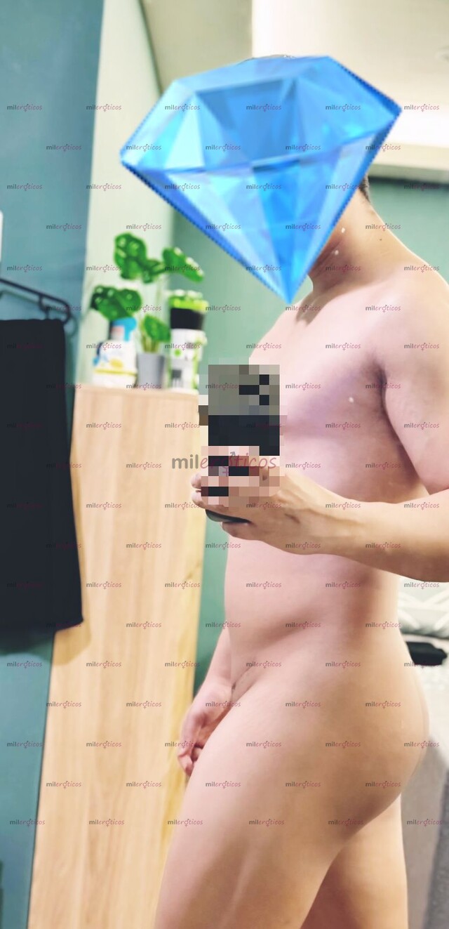 FOTOS DE ADRIÁN DISCRETO Y SÚPER COMPLACIENTE, POCOS DÍAS AQUI