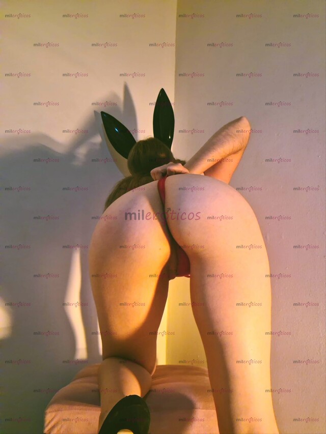 FOTOS DE CLARITA PIEL BLANCA PEZON ROSITA OJITOS VERDES Y MUY CACHONDA!