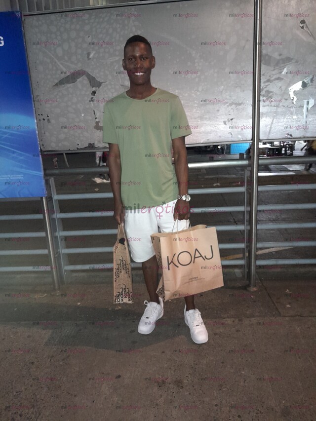 FOTOS DE JOVEN, COMPLACIENTE Y ARRECHO. ESPERO ME CONTACTES