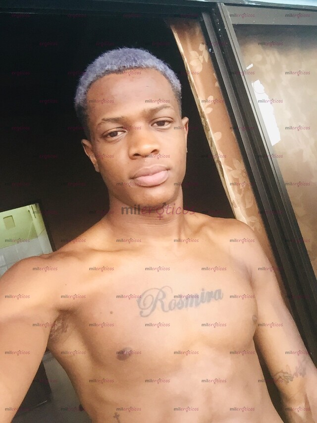 FOTOS DE HOMBRE NEGRO ATRACTIVO Y JOVEN CON TODOS LOS FETICHES PARA TI