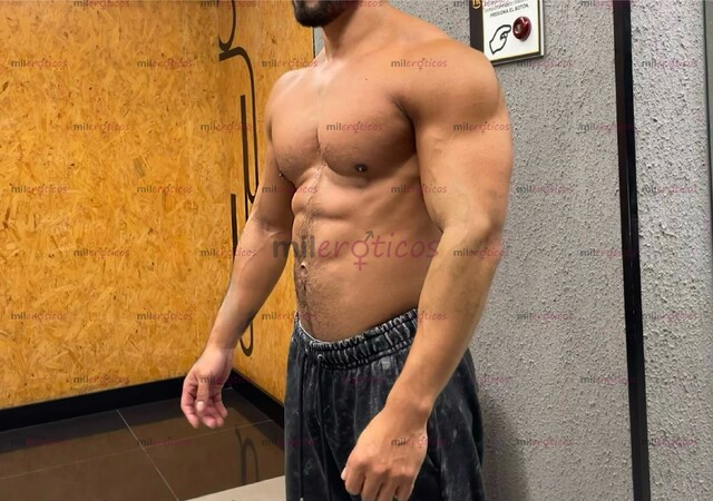 FOTOS DE GUAPO Y MUSCULOSO MASAJISTA!! SOLO HOMBRES !!!