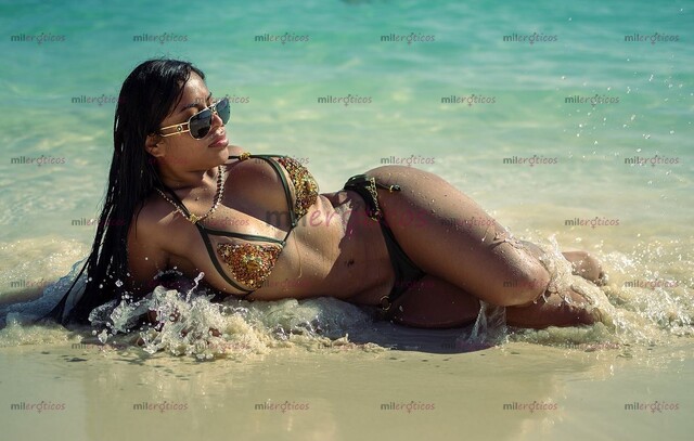 FOTOS DE GABY MORENA EXÓTICA CON FASCINANTES CURVAS NATURALES