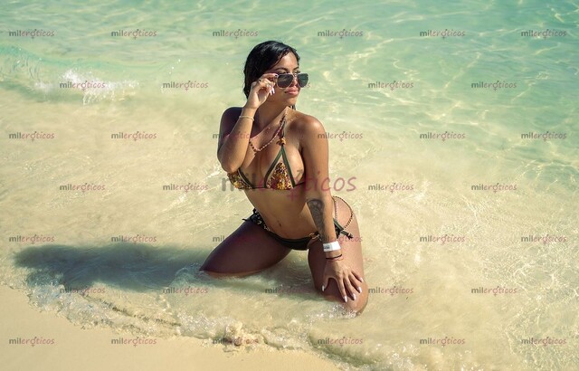 FOTOS DE GABY MORENA EXÓTICA CON FASCINANTES CURVAS NATURALES