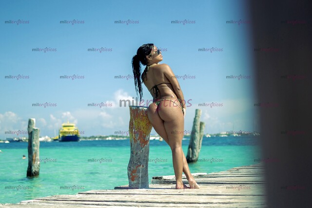 FOTOS DE GABY MORENA EXÓTICA CON FASCINANTES CURVAS NATURALES