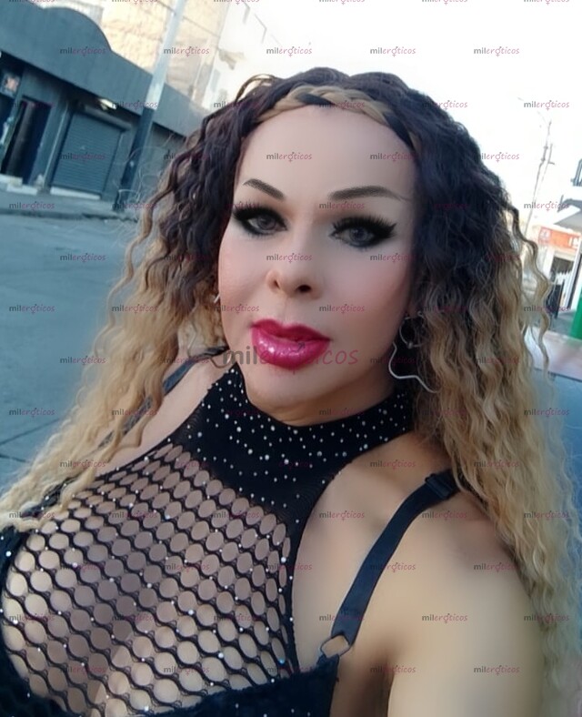FOTOS DE FEMENINA DOTADA OPERADA TETONA AMBOS ROLES ORAL NATURAL GARGANTA PROFUNDA