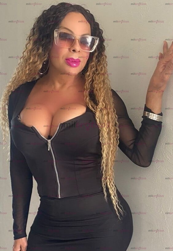 FOTOS DE FEMENINA DOTADA OPERADA TETONA AMBOS ROLES ORAL NATURAL GARGANTA PROFUNDA