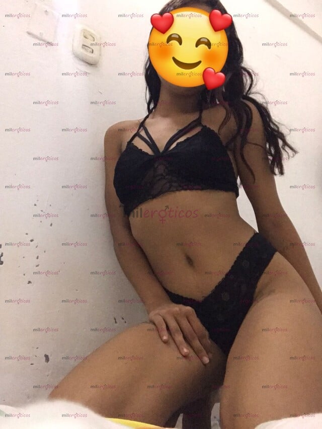 FOTOS DE TU FLACA SEXY, DELGADA DE CULO NATURAL DISPUESTA A COMPLACERTE LAS 24 HORAS