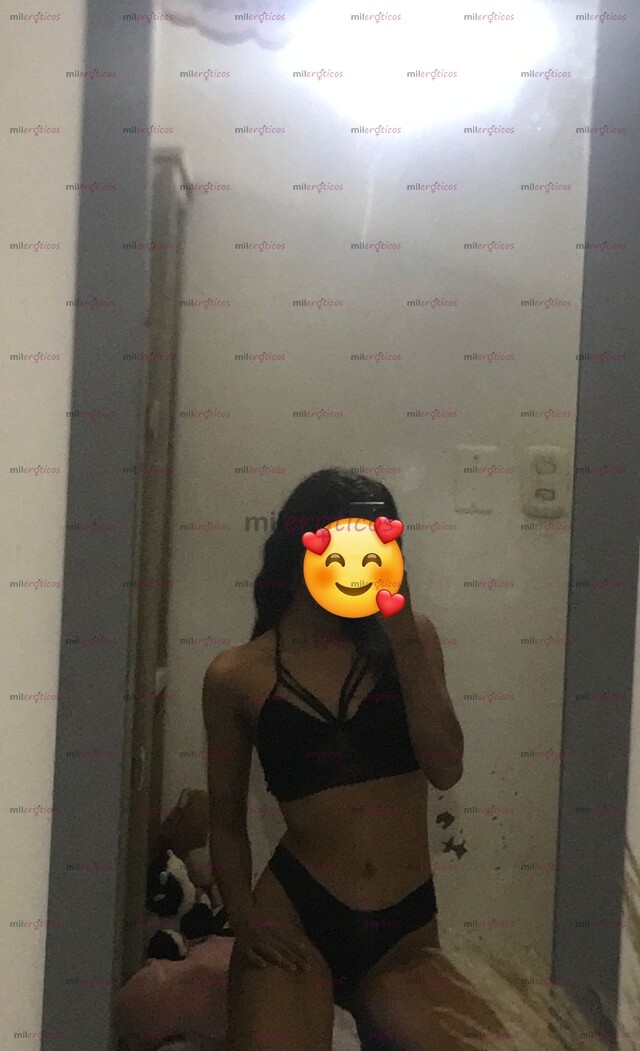 FOTOS DE TU FLACA SEXY, DELGADA DE CULO NATURAL DISPUESTA A COMPLACERTE LAS 24 HORAS