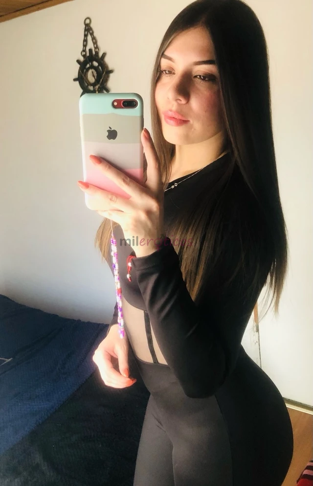 Hola me llamo camila tengo 25 anos cumplo todos tus deseos eroticos y posiciones que se te ocurran tambien tengo pack de fotos y videos tengo lugar ha...