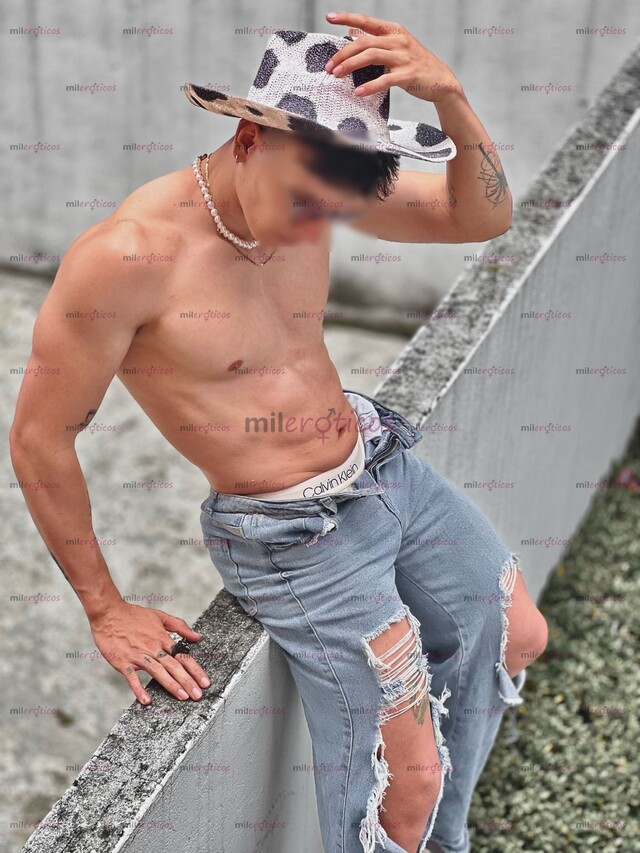 FOTOS DE TOMAS COMPLACIENTE, SEXY, EDUCADO Y ATLÉTICO