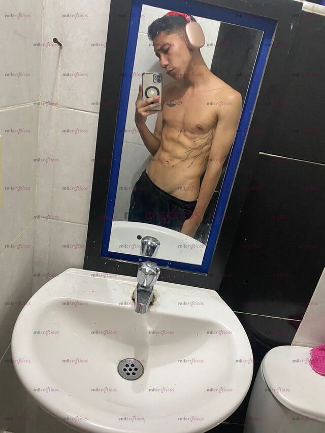 FOTOS DE JOVEN ARRECHO VERSÁTIL PASIVO CON GANAS DE PASAR EL RATO