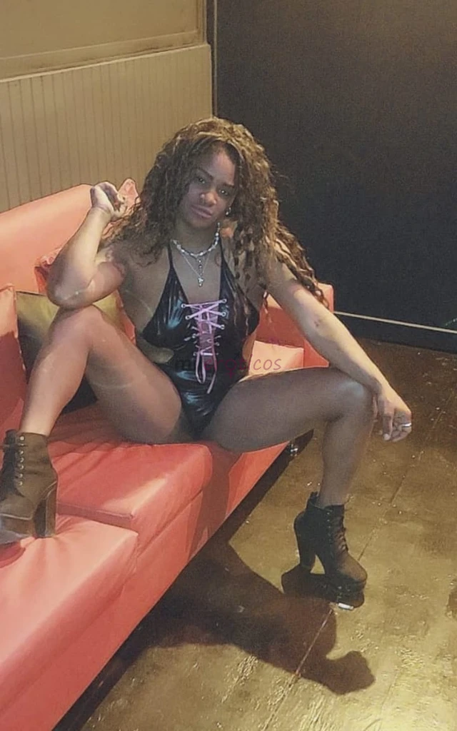 Hola mis amoresmi nombre es sofia soy una gatita juguetona que le gusta mucho hacer sentir placer me gusta mucho ser tratada como una bitch en la cama...