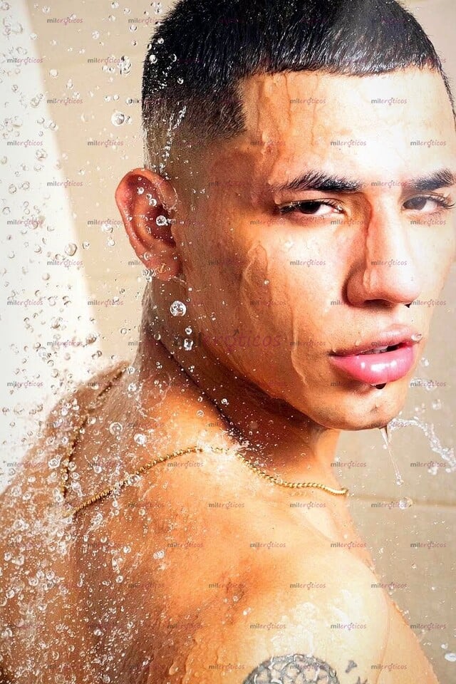 FOTOS DE MORENO DOTADO PULCLO BUEN SEXO BESOS CARICIAS LECHE EN BOCA