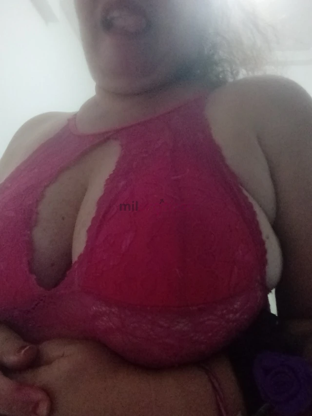 Ola meus amores estao adim de dar aquela relaxada entao aqui esta uma loira bem educada cheia de tesao e doida para satisfazee seus melhores desejos a...