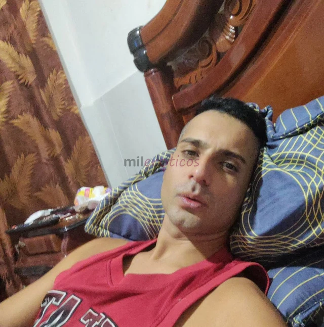 Soy mateo cabach recorro todo chile soy ascendencia arabe modelo fotografico cuerpo definido dotacion de 21 cm de largo caliente varonil educado de mu...
