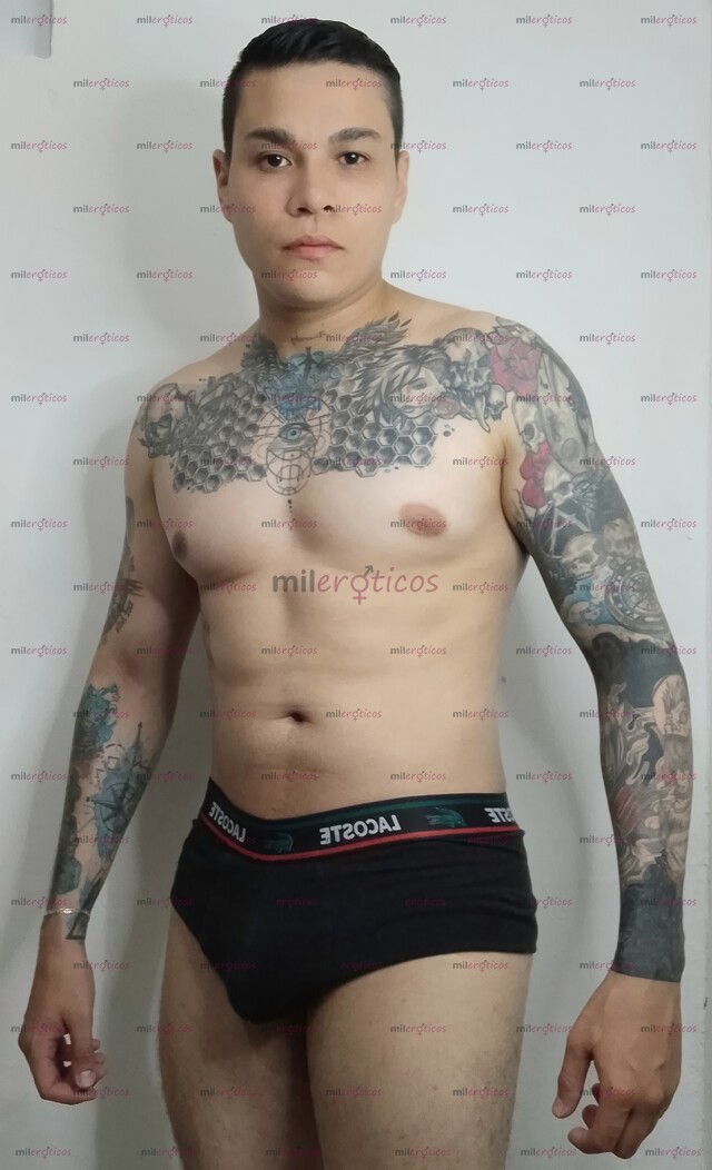 FOTOS DE HOLA SOY NICO UN CHICO TATUADITO CON CUERPO ATLÉTICO CON MUCHO MORBO