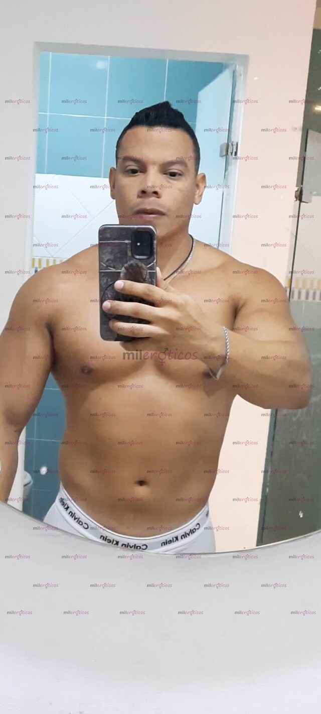 FOTOS DE KRYSTHIAN MASAJISTA CORPORAL Y EROTICO PROFECIONAL DE PASO EN BARRANQUILLA