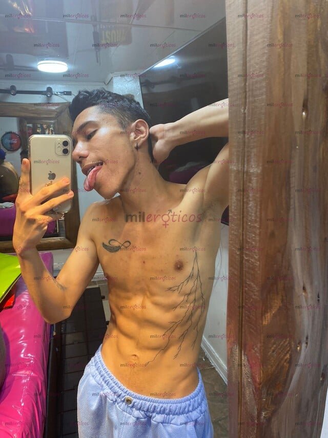 FOTOS DE JOVEN VERSÁTIL MÁS PASIVO ARRECHO CON GANAS DE PASAR EL RATO