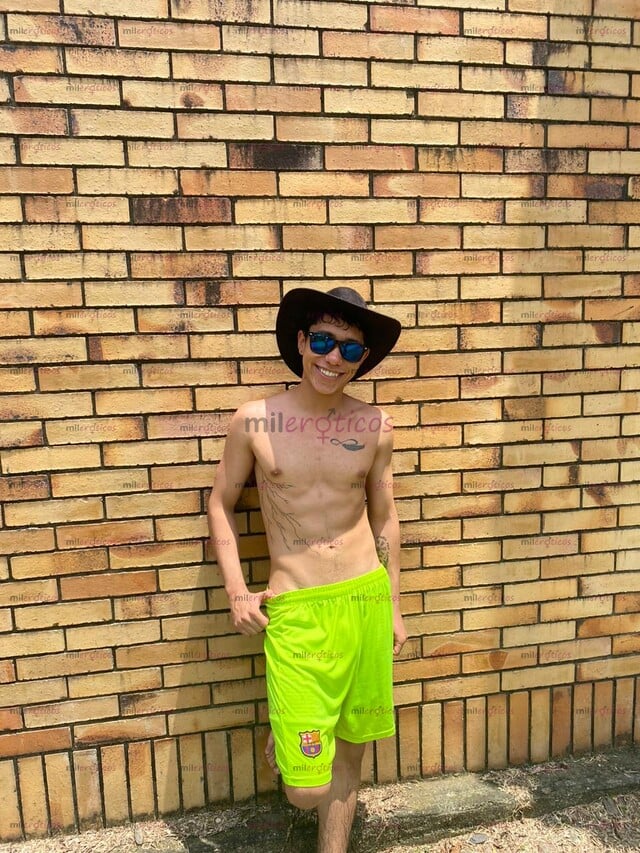 FOTOS DE JOVEN VERSÁTIL MÁS PASIVO ARRECHO CON GANAS DE PASAR EL RATO