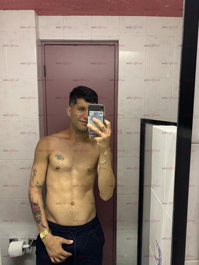 FOTOS DE LATINO DOTADO MUY COMPLACIENTE Y RESPETUOSO DISPONIBLE 24 7