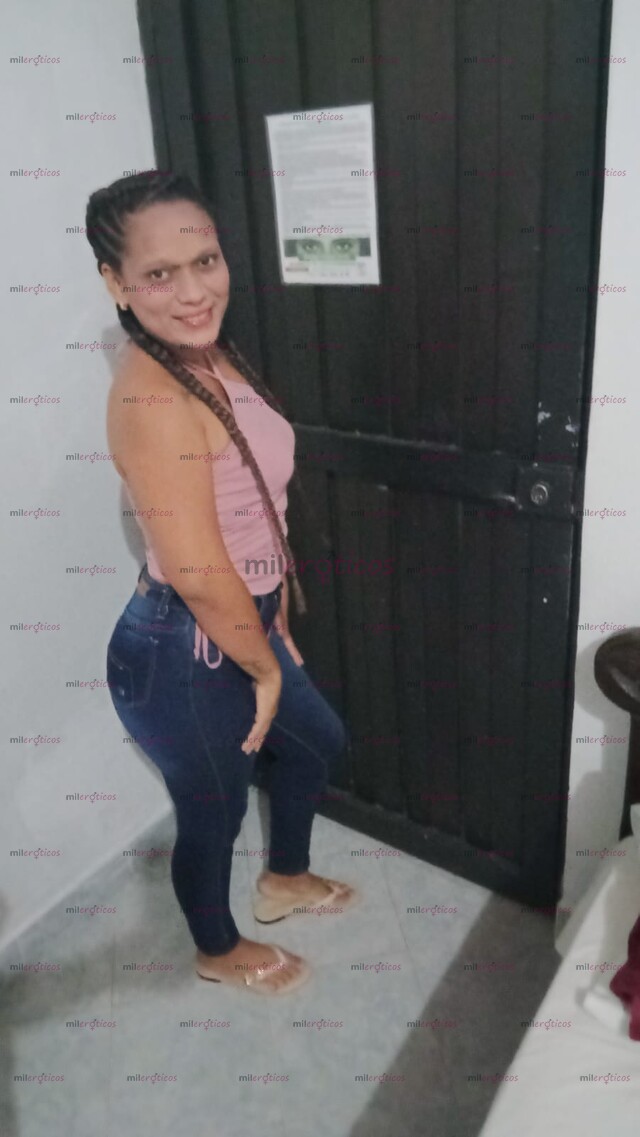 FOTOS DE HOLA SOY UNA CHICA AMABLE DE BAJA ESTATURA, OJOS CLAROS SENOS PEQUEÑOS