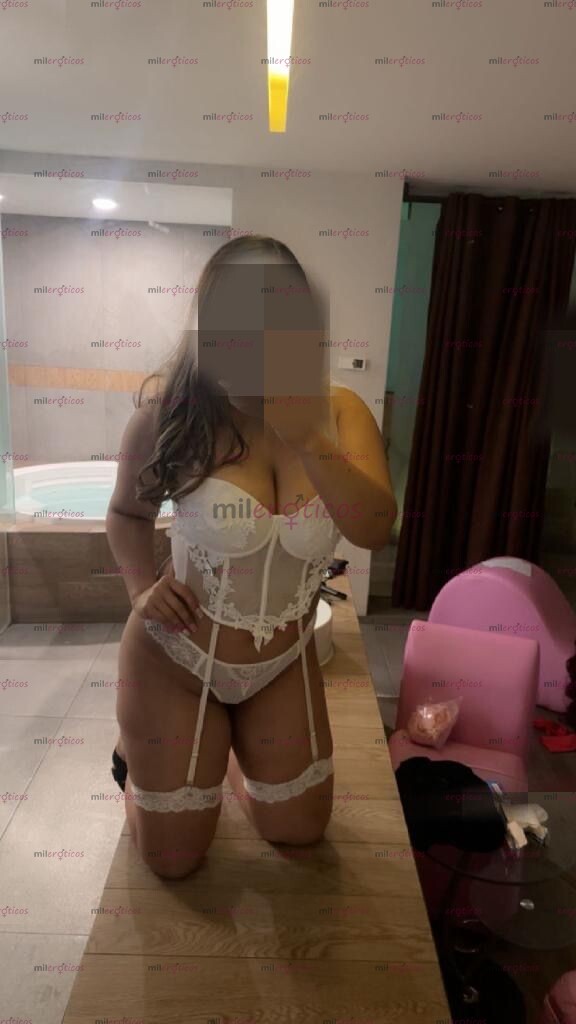 FOTOS DE HERMOSA Y COMPLACIENTE MASAJISTA ERÓTICA