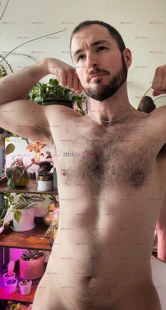 FOTOS DE TALL, VERSATILE, UNCUT CANADIAN MUSCLE, BIG FEET