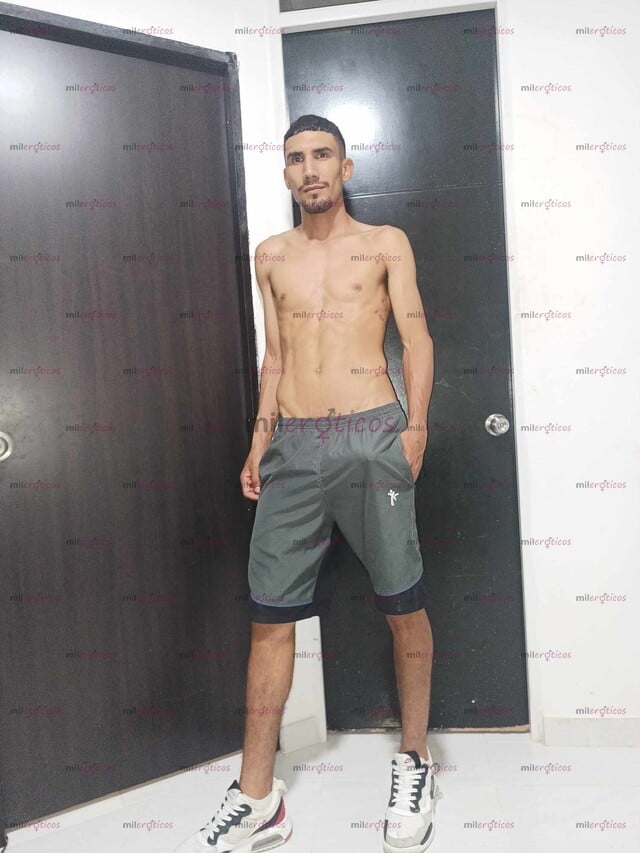 FOTOS DE SOY ABRAHAM TENGO 23 AÑOS Y 20 CM DE POLLA MUY ARRECHO ACTIVO ESCRIBEME