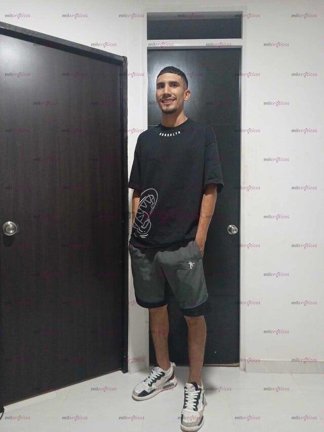 FOTOS DE SOY ABRAHAM TENGO 23 AÑOS Y 20 CM DE POLLA MUY ARRECHO ACTIVO ESCRIBEME