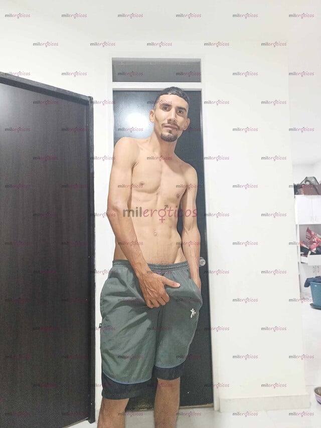 FOTOS DE SOY ABRAHAM TENGO 23 AÑOS Y 20 CM DE POLLA MUY ARRECHO ACTIVO ESCRIBEME