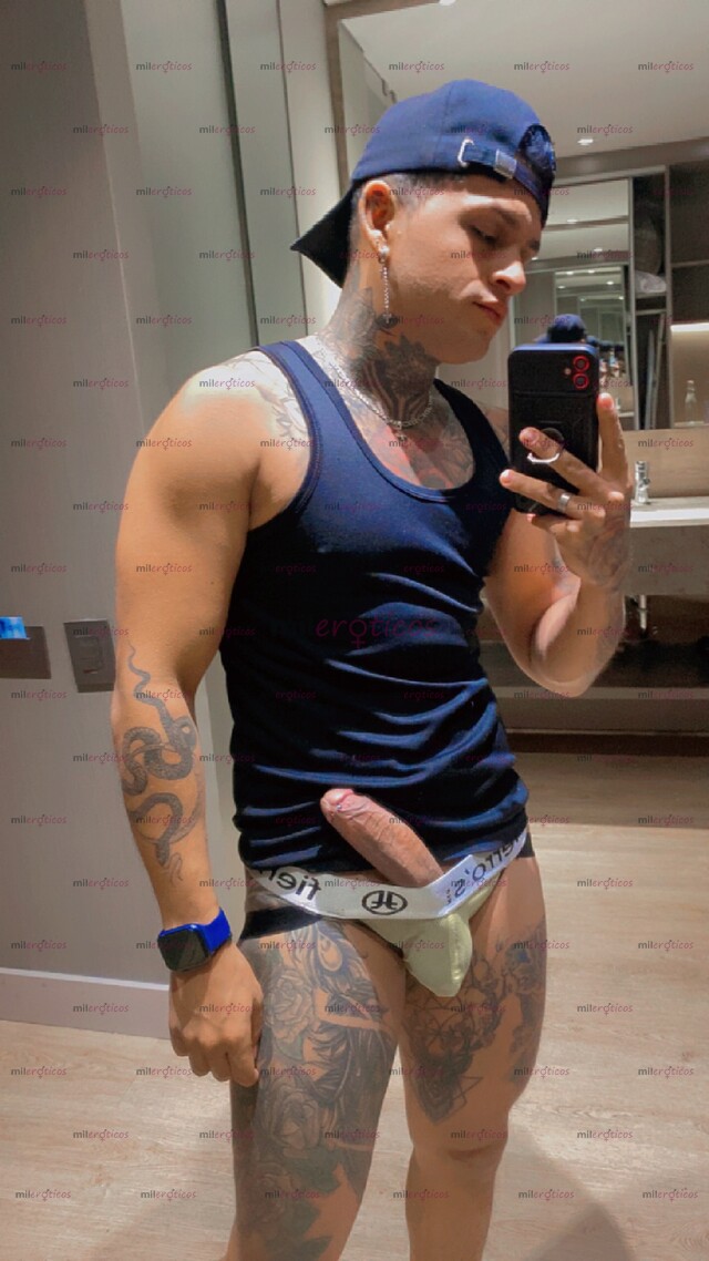 FOTOS DE ANDO DE PASO. MAN VERSÁTIL TATTUADO CON BUENA VERGA