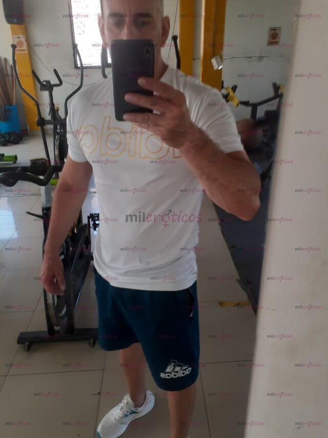 FOTOS DE HOMBRE ATIENDE A MUJERES Y PAREJAS DISCRECION SIN AFANES 24 HORAS EROTISMO