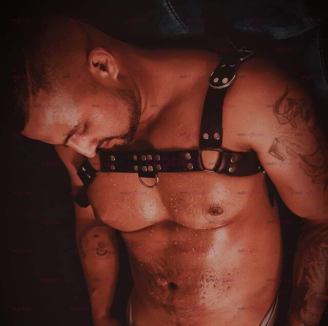 FOTOS DE JOVEN ATRACTIVO Y BIEN DOTADO SOLO MUJERES