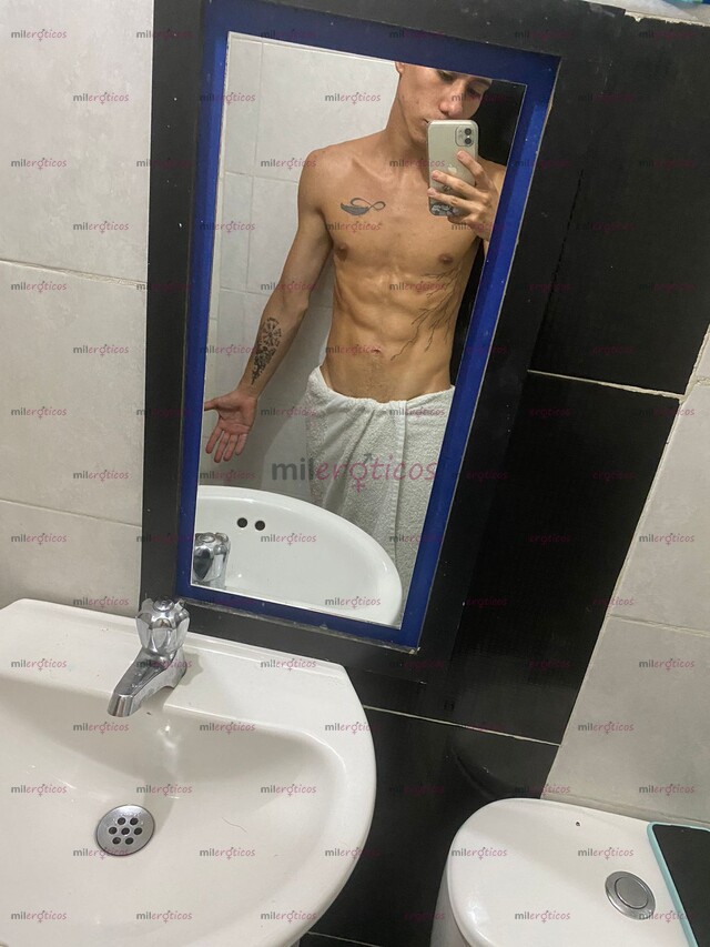 FOTOS DE JOVEN PASIVO ARRECHO CON GANAS DE PAGAR EL RATO