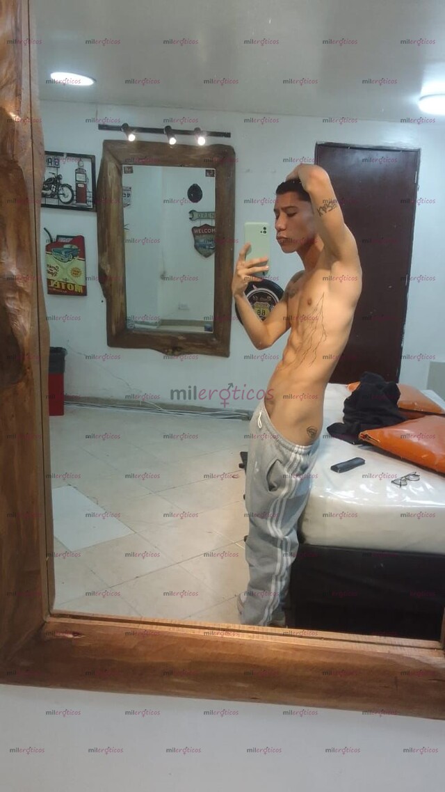 FOTOS DE JOVEN PASIVO ARRECHO CON GANAS DE PAGAR EL RATO