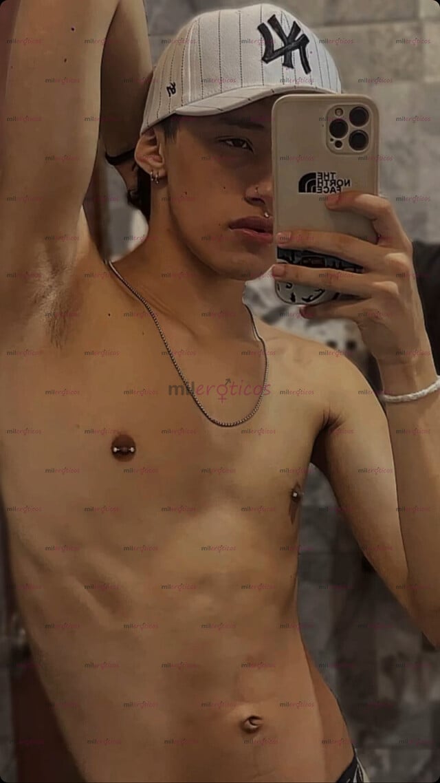 FOTOS DE JOVEN DE 20 AÑOS, DISPUESTO A PASARLA BIEN