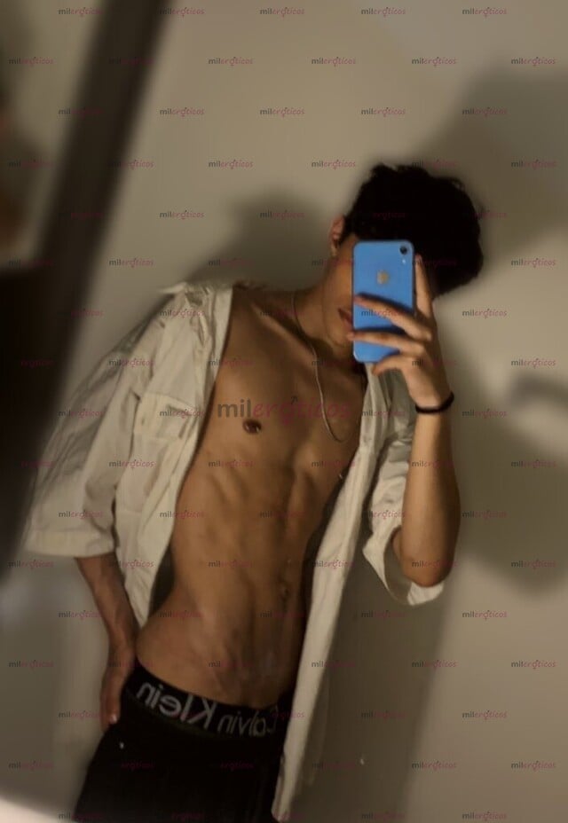 FOTOS DE JOVEN DE 20 AÑOS, DISPUESTO A PASARLA BIEN