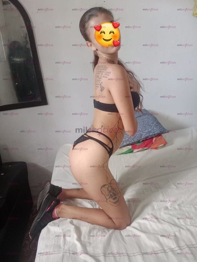 FOTOS DE KATALEYA HERMOSA CHICA DELGADA CON UN TRIPLATO DELICIOSO