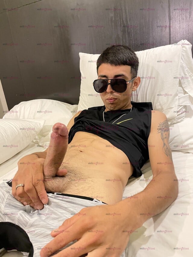 FOTOS DE JOVEN DOTADO Y COMPLACIENTE DISPUESTO A CUMPLIR TODAS TUS FANTASÍAS