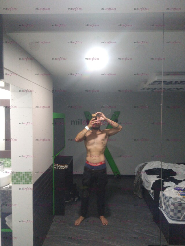 FOTOS DE CHICO BIEN DOTADO DISPONIBLE PARA TODO TIPO DE FANTASÍA CUENTO CON REFERENCIAS
