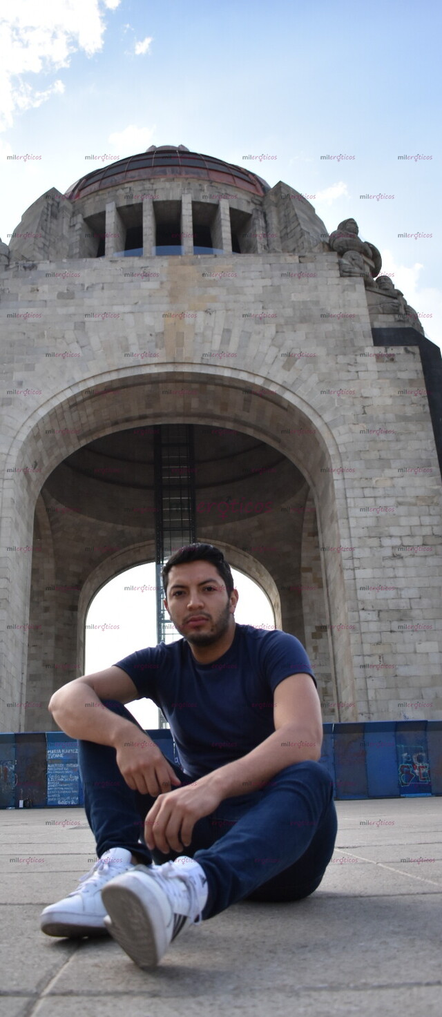 FOTOS DE UNIVERSITARIO CALIENTE DISPUESTO A COMPLACERTE